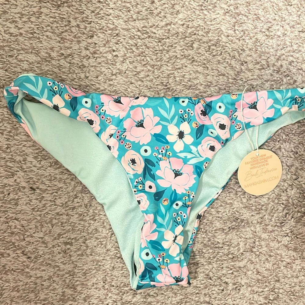 Mahkia swim bikini bottoms small nwt.